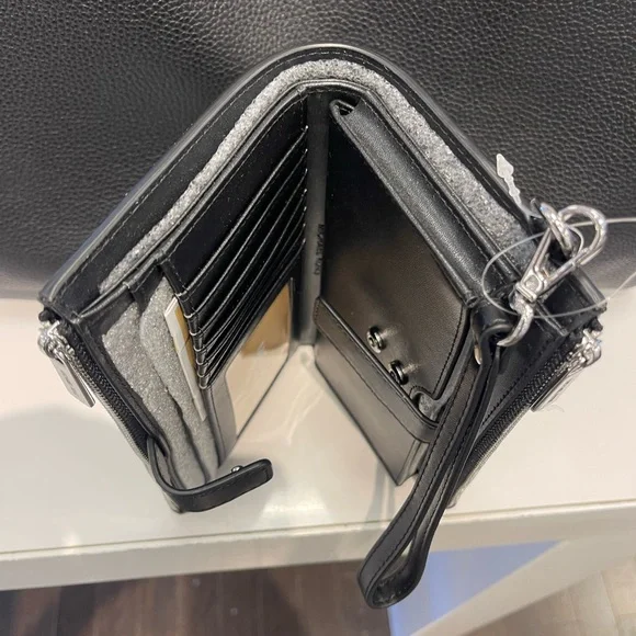 MICHAEL KORS Jet Set Lg Ombré Signature Logo Double Zip Wristlet Phone Holdr
NWT - Picture 11 of 16